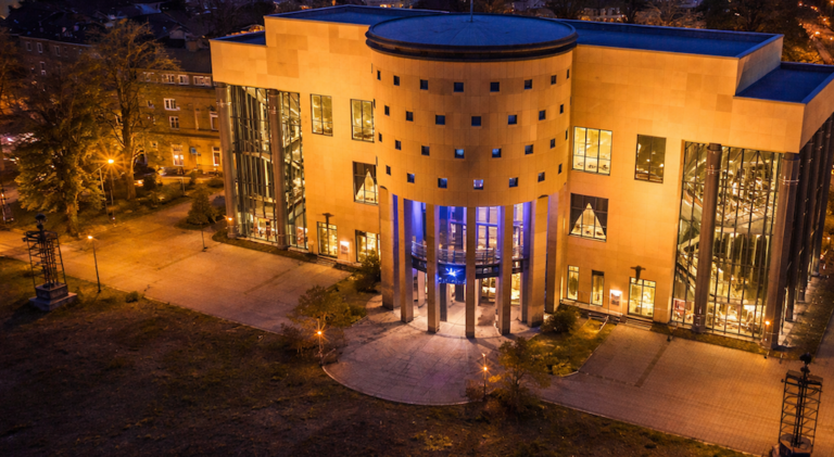 Pfalztheater-Skandal: Bühnenautor wirft Intendant vor, seine Stücke nur vor leeren Rängen zu spielen