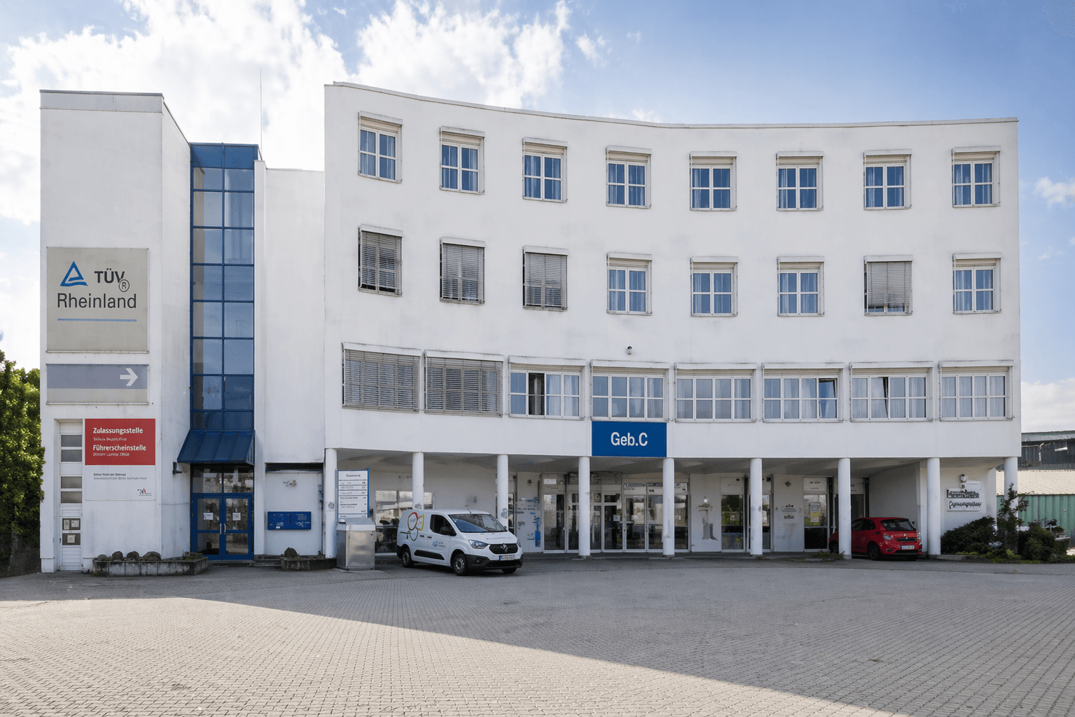 Kaiserslautern führt QR-Code-Pflicht für Führerscheinstelle ein: Bürger ohne Smartphone entlasten somit Mitarbeiter am Schalter