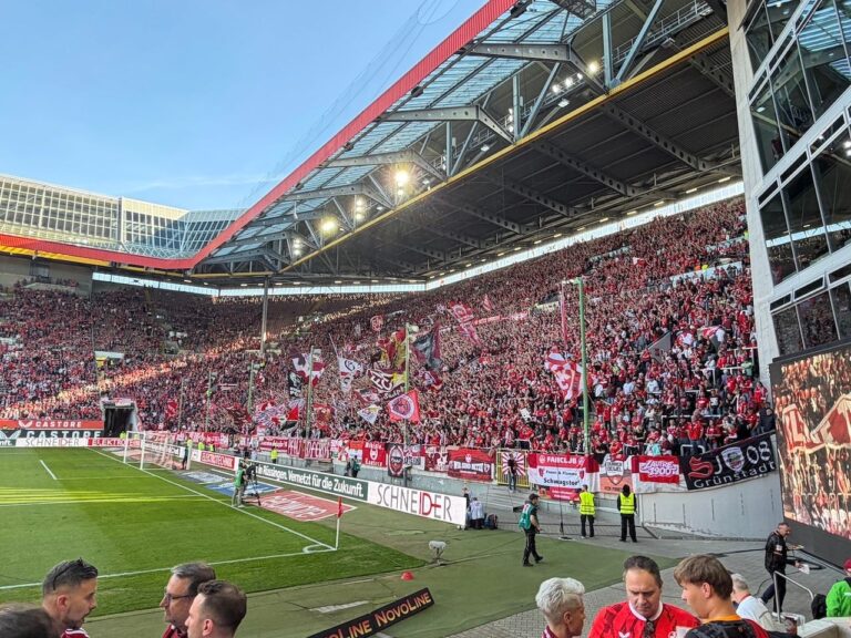 Westpfalz wird zur ersten deutschen Fan-Republik erklärt - Rathaus plant Umbenennung in 'Betzenbergamt'
