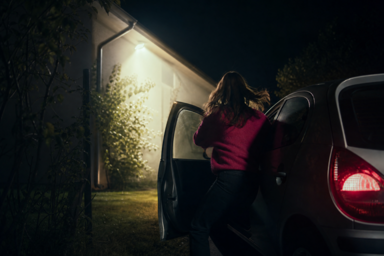 Einbruch-Drama in Rodenbach: Bewegungsmelder vertreibt pink gekleidete Mitternachtsgaunerin