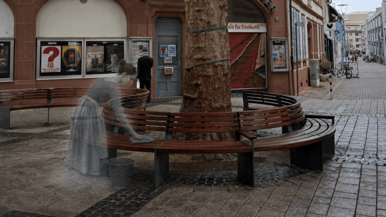Union-Kino-Bank über Nacht mysteriös selbst gereinigt - Anwohner fürchten paranormale Aktivitäten