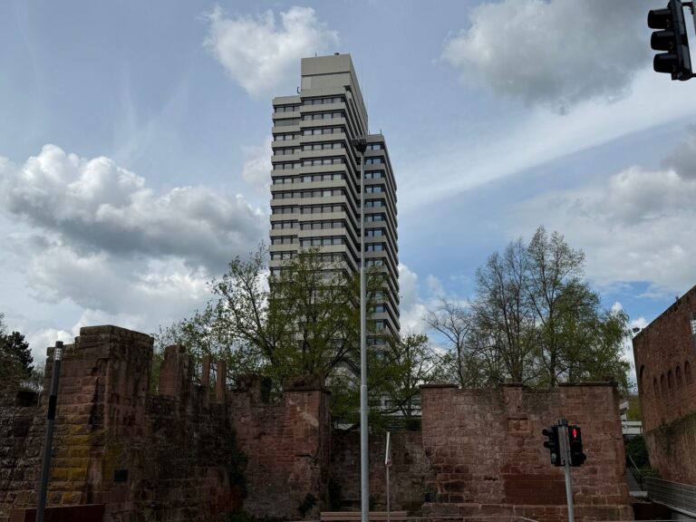 Höflich, aber pleite: Kaiserslautern schickt Mainz den Haushaltsplan als unzustellbares Paket zurück