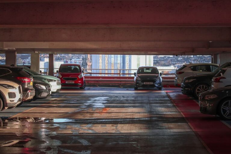 CDU entdeckt revolutionäres Konzept: Autos brauchen Stellplätze - Weiteres Parkhaus in Lautern wirklich nötig?