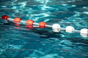 Studie enthüllt: Das Warmfreibad Kaiserslautern ist offiziell ein Ort, an dem man entweder zu früh, zu spät oder gar nicht schwimmen darf