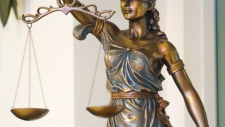 Falsche Bankmitarbeiter, echte Dreistigkeit: Prozess in Kaiserslautern enthüllt kriminelles Netzwerk